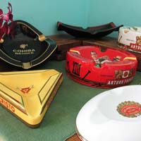 Premium cigar travel cases and holders