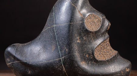 Taíno piece No. 147 in dark polished stone