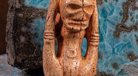 Taíno figure No. 327 with raised arms