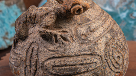 Taíno piece No. 542 with incisions and frontal volume